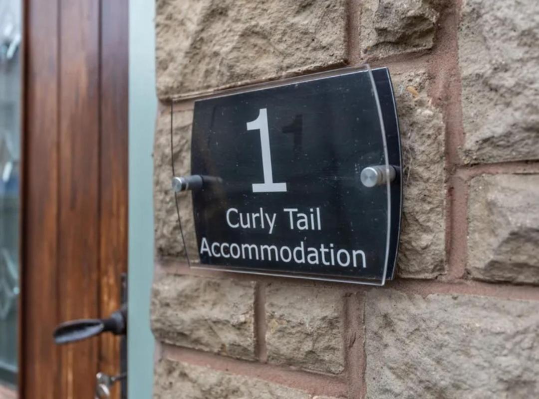 Curly Tail Accommodation Bishop's Castle Exterior photo